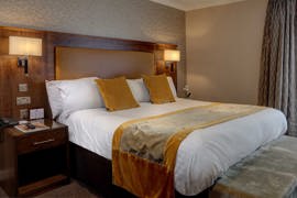 invercarse-hotel-bedrooms-05-83440.jpg