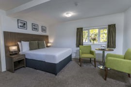 kenwick-park-hotel-bedrooms-25-83858.jpg